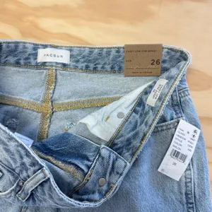 NWT‎ PacSun Casey Low Rise Baggy Jeans Shiloh Light Wash Distressed 26 Denim thumbnail 5