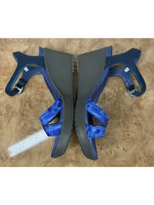 Crocs Leigh II Graphic Blue Ankle Strap Wedge Sandals Women's 8 Comfort thumbnail 5