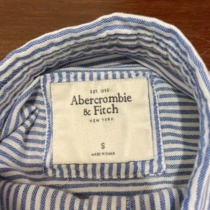 Abercrombie& Finch blue stripe button down thumbnail 3