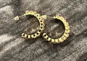 Elegant Gold Hoop Earrings thumbnail 1