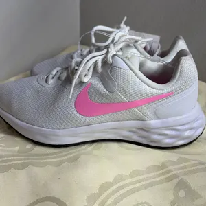 Nike White and Pink revaloution 6 Running Shoes size 5.5 NWT thumbnail 5