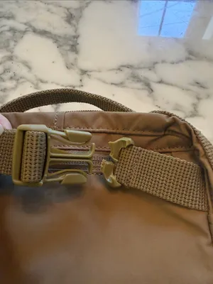 NWOT Kånken Ochre Hip Pack Dark OaK Crossbody Bag BROKEN CLASP thumbnail 9