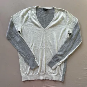 Club Monaco Colorblock Wool V-Neck Sweater thumbnail 2