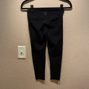 Aritzia TNA Black Cropped Leggings Size XS thumbnail 4