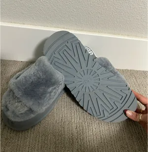 UGG Women’s 8 thumbnail 4