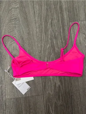 NEW Good American Deep Scoop Bikini Top Knockout Pink Women’s Small thumbnail 3