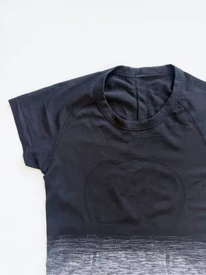 lululemon Swiftly Tech Top Size 4 - Black and Gray Space Dye thumbnail 3