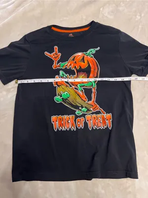 HALLOWEEN Trick or Treat Graphic Tee Short Sleeve Women’s Sz L EUC thumbnail 4