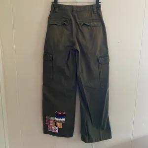 TNA Aritzia Green Straight Leg Cargo Patchwork Pants High Rise Reworked Women 0 thumbnail 7