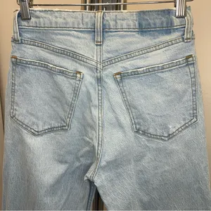 Abercrombie & Fitch Petite High Rise Loose Jean in Light Wash with Distressing thumbnail 4