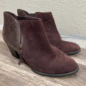 Vionic Anne Suede Ankle Boots Size 10 Brown Preppy Heeled Booties thumbnail 1
