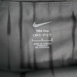Nike One Dri-FIT 2-Piece Set Leggings & Sports Bra Women’s Large Tie-Dye thumbnail 10