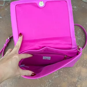 Target NWOT A New Day hot pink quilted puffy crossbody bag thumbnail 4