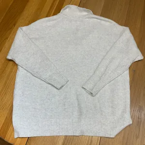 Aerie Women XS Waffle Knit Polo Sweater Grey V-Neck Long Sleeve‎ Oversized Top thumbnail 4