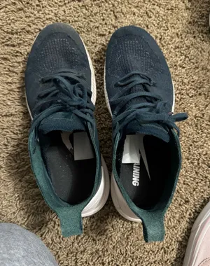 Green Nike shoes thumbnail 1