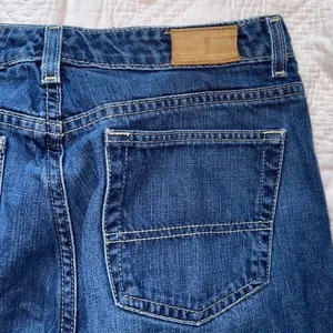 EUC TOMMY HILFIGER CLASSIC FIT ( regular) SZ 8 thumbnail 3