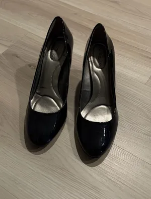 Bandolino Black heels thumbnail 1