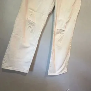 Pilcro Anthropologie Women’s Sz 29 White Distressed Straight Leg Jeans High Rise thumbnail 4