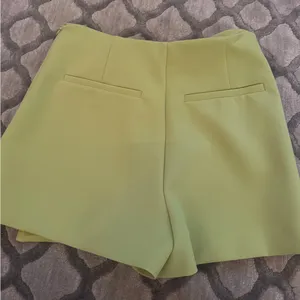 Never worn Lime green Zara skort thumbnail 4