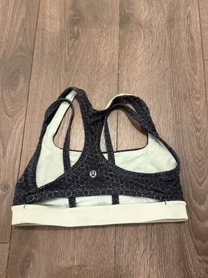 Lululemon Sports Bra size 4 thumbnail 2