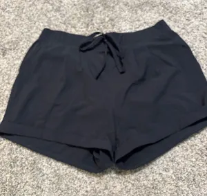 Zyia shorts size small thumbnail 1