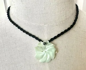 Green flower shell choker necklace thumbnail 1