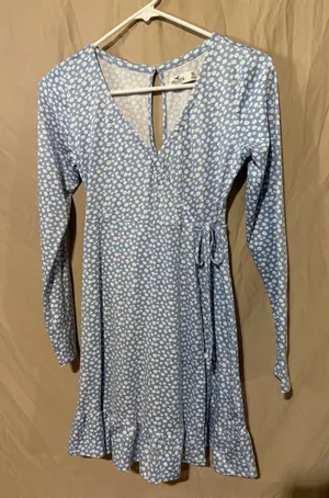 Hollister dress thumbnail 1