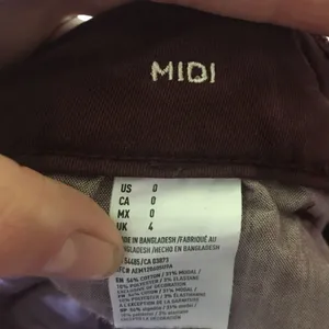 American Eagle midi stretch maroon shorts thumbnail 3