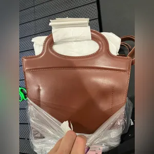 Madewell toggle crossbody bag in cherry wood leather thumbnail 5
