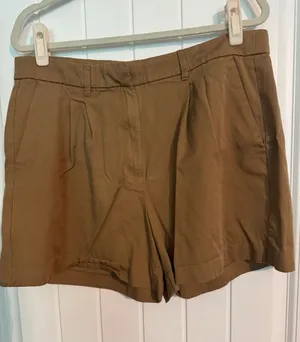Old Navy Brown High-Rise Bermuda Shorts thumbnail 1