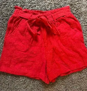 Red Shorts Size M thumbnail 1