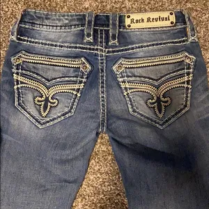 Rock Revival Low Rise Jeans New Without Tags Medium Wash thumbnail 4