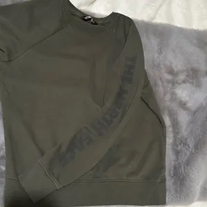 The North Face Women’s Medium Forest Green Crewneck Sweater thumbnail 7