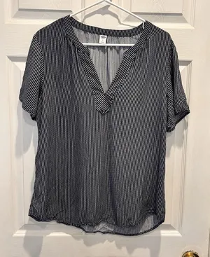 Old Navy Womens Large Navy Blue White Striped Short Sleeve V-Neck Rayon Blouse thumbnail 1