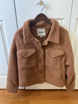 American Eagle Cropped Teddy Sherpa Button Up Jacket in Tan thumbnail 2