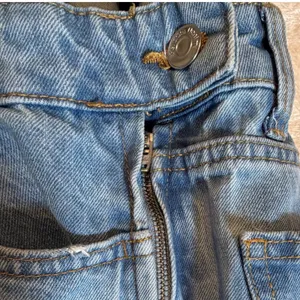 Bershka Denim Shortalls Light Wash Distressed Jean Overalls Womens Size Small thumbnail 14