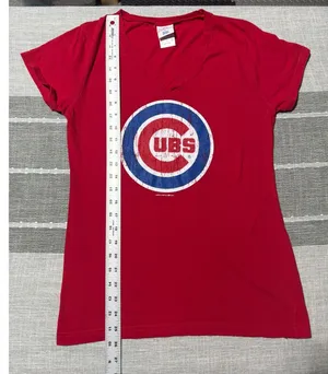 Chicago Cubs MLB Womens V-Neck T-Shirt Red‎ Distressed Logo Cooperstown Large thumbnail 1