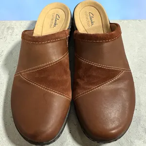 Clarks Collection Women’s Brown Leather Slip-On Clogs thumbnail 1