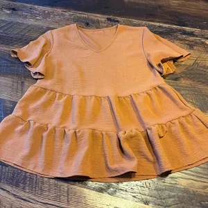 Ladies Fall Sienna Color  Top size small - like new!! thumbnail 3