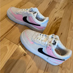 Nike Air Force 1 Shadow "Hoops Pack" sneakers in the Medium Soft Pink colorway. thumbnail 1