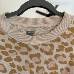 Aerie Tan and Cream Leopard Print Sweater thumbnail 5