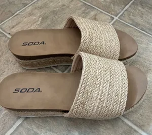 Women’s Size 8 Soda Sandals thumbnail 1