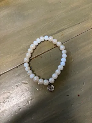Erimish white iridescent Moonstone 8 MM smooth/cut Glass beads Stretch Bracelet thumbnail 2