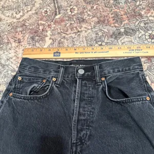 Aritzia Denim‎ Forum Joni High Rise Loose Jeans – Black Wash – Size 24 / 29L thumbnail 4