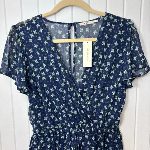 Francesca’s Mi‎ Ami Navy Floral Wrap Dress Short Sleeve Above Knee Size M thumbnail 3