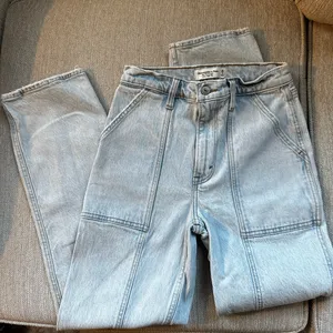 Abercrombie The 90’s Straight Ultra High Rise thumbnail 1