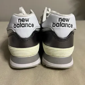 New Balance Women’s 574 V2 Metallic Leather Sneaker • WL574LD2 • Size 9 thumbnail 4