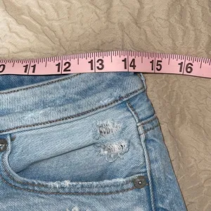 American‎ Eagle Womens Embroidered Frayed Hem Cutoff Mom Jean Shorts Blue Size 8 thumbnail 5