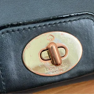 KATE SPADE Black Leather Hampton Road Juliana Turnlock Crossbody Bag thumbnail 14