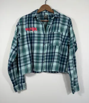 Stranger Things Hawkins Hitmaker WJQK Plaid Flannel Shirt Women’s S 4-6 thumbnail 1